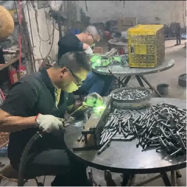 Her Eğride Hassasiyet: Küresel Aydınlatma Müşterileri için Dayanıklı Metal Tüpler Ne Kadar Güçlü Aydınlatma El Sanatları